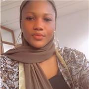 Professeur particulier donne cours de soutien scolaire aux élèves et étudiants en ligne